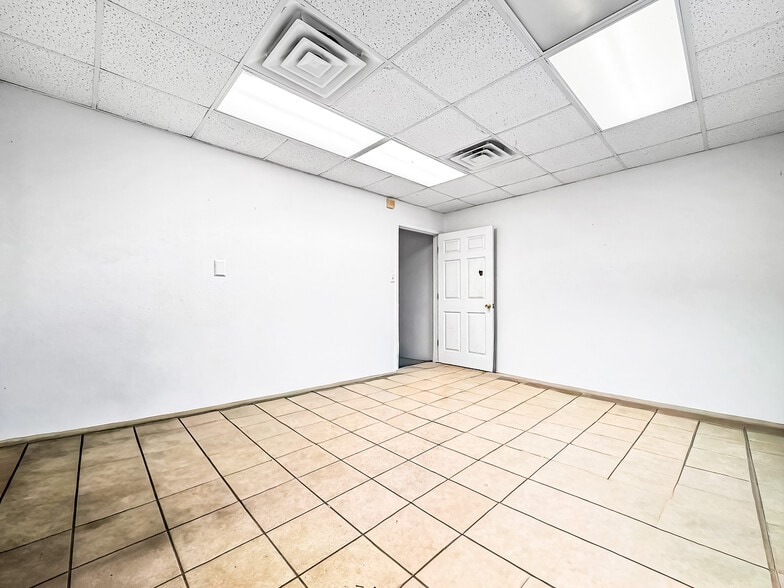 More Photos Of 3801 Saturn Rd, Corpus Christi Warehouse For Sale