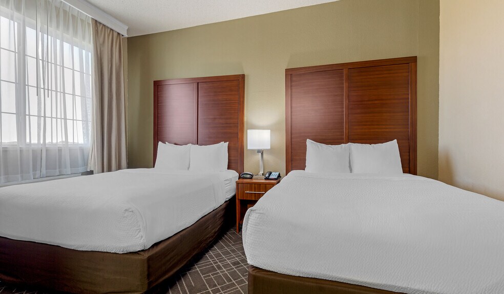 More Photos Of 810 Interstate 35 N, Waco Hotel For Sale