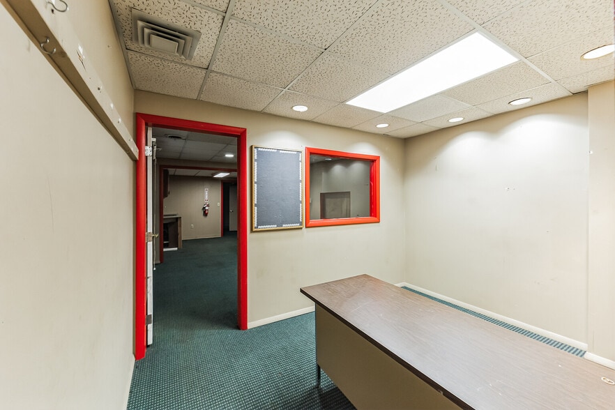 More Photos Of 65 E Fayette St, Uniontown Showroom For Sale