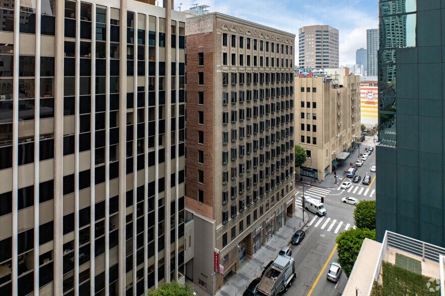 More Photos Of 617 W 7th St, Los Angeles Office For Lease