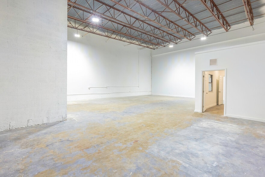 More Photos Of 1593 SE Village Green Dr, Port Saint Lucie Warehouse For Lease