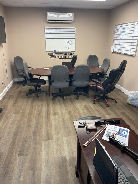 More Photos Of 9250 Brookfield Ct, Florence Light Distribution For Lease