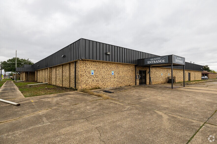 More Photos Of 3385 Fannin St, Beaumont General Retail For Lease