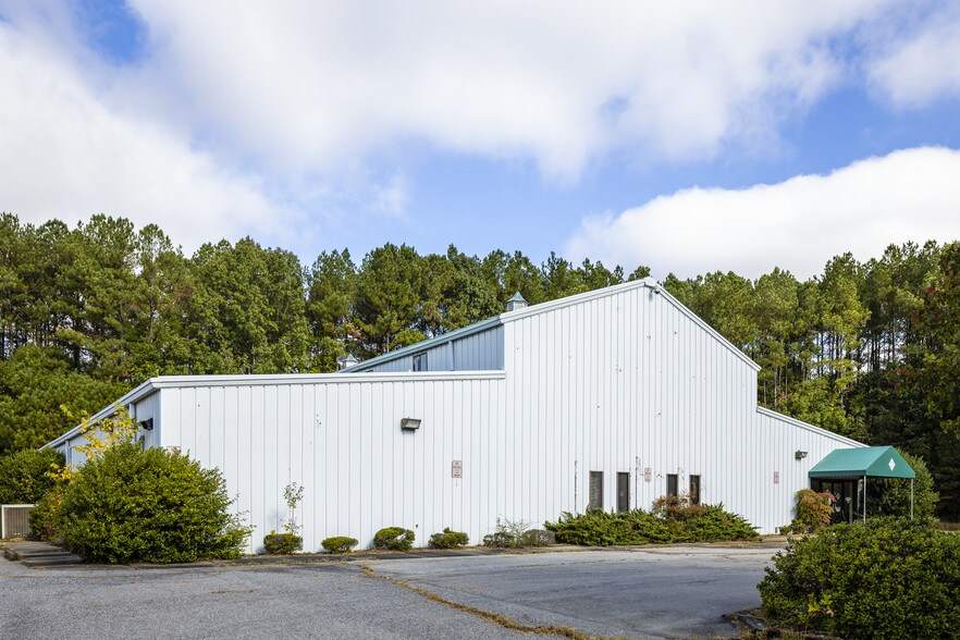 More Photos Of 24 Colonial Downs Pl, Alberta Veterinarian Kennel For Lease