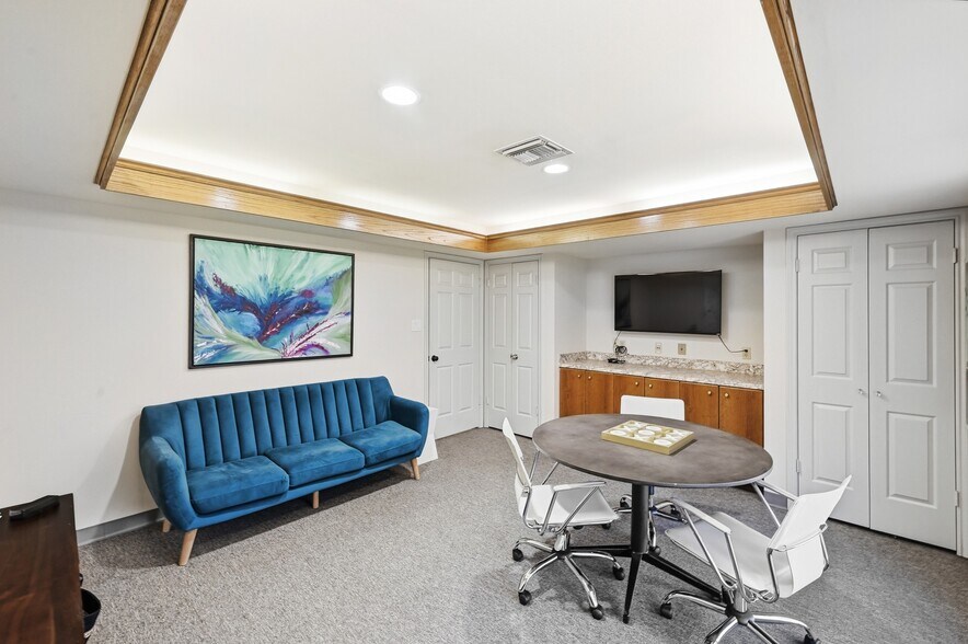 More Photos Of 8733 Shoal Creek Blvd, Austin Office For Sale