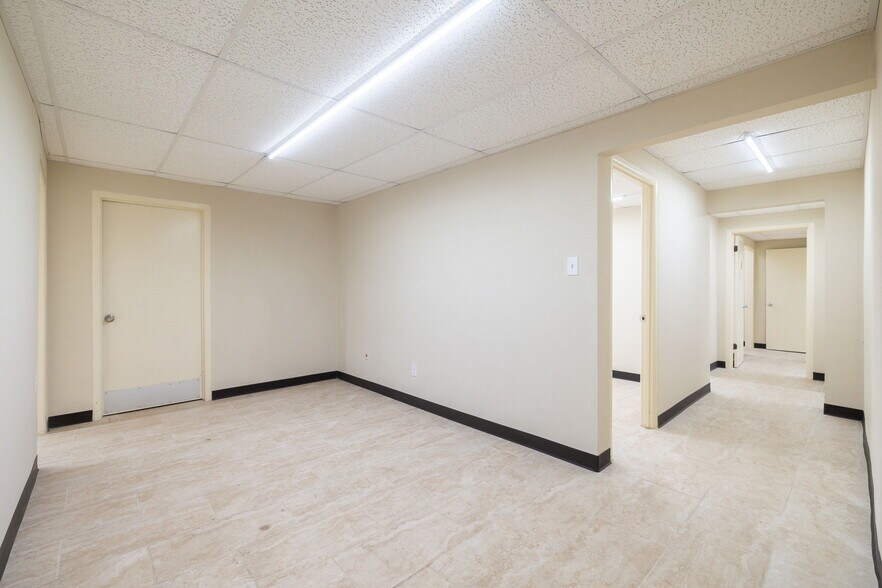 More Photos Of 2930 E Houston St, San Antonio Industrial For Sale