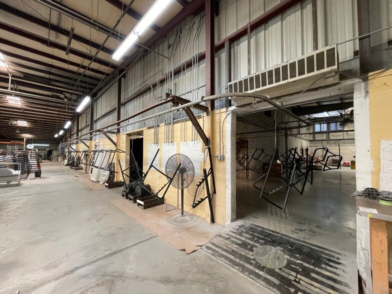 More Photos Of 2150 Whitfield Ave, Sarasota Warehouse For Lease