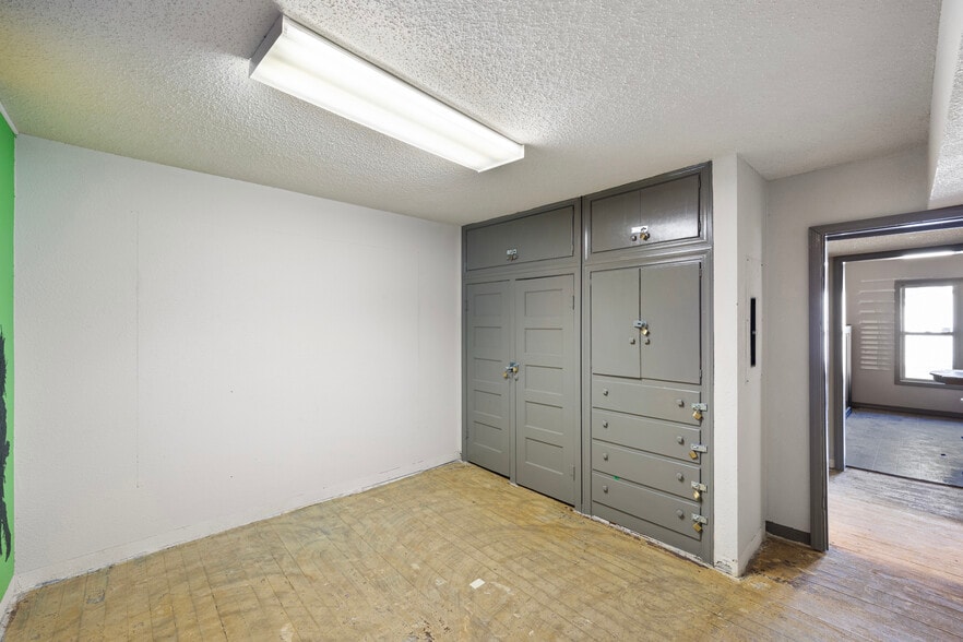 More Photos Of 1015 N Arkansas Ave, Russellville Office For Sale