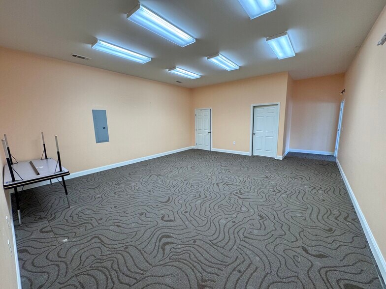 More Photos Of 4209 Oakwood Rd, Oakwood Office For Lease