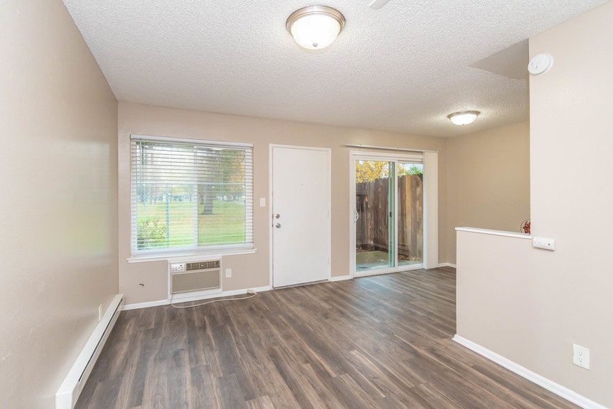 More Photos Of 6815 24th St, Sacramento Multifamily For Sale