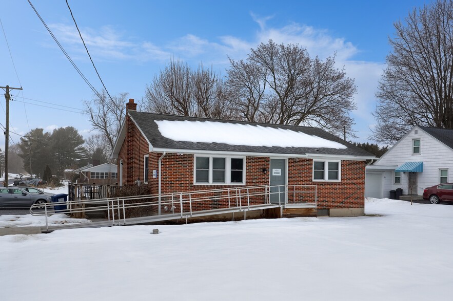 More Photos Of 445 Mountville Dr, Lebanon Office For Sale