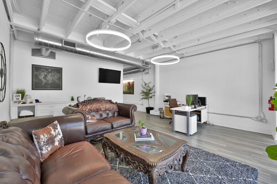 More Photos Of 336 N Main St, Conroe Loft Creative Space For Lease