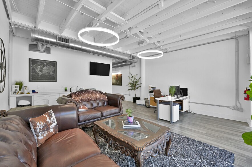 More Photos Of 336 N Main St, Conroe Office For Sale