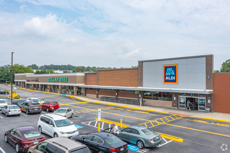 Primary Photo Of 4801-4811 Edgemont Ave, Brookhaven Storefront Retail Residential For Lease