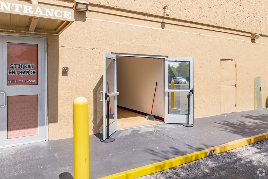 More Photos Of 1401 E Fowler Ave, Tampa Storefront For Lease