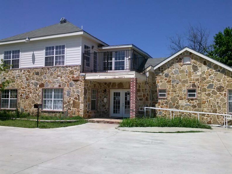 More Photos Of 1009 N Tennessee St, McKinney Office For Sale