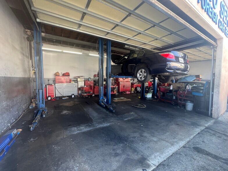 More Photos Of 17733 Chatsworth St, Granada Hills Auto Repair For Sale