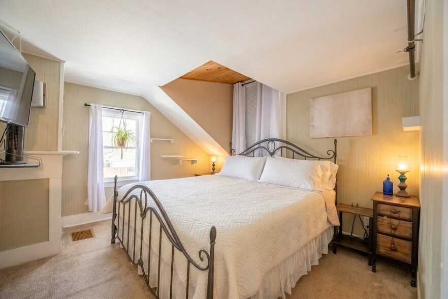 More Photos Of 2 River Rd, Cape Neddick Hospitality For Sale