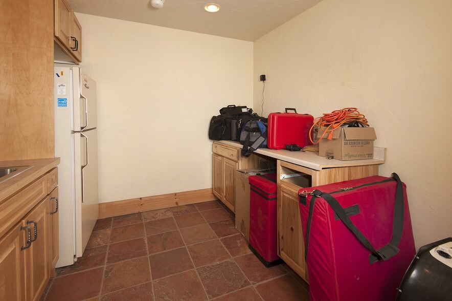 More Photos Of 365 Warren Ave, Silverthorne Showroom For Lease