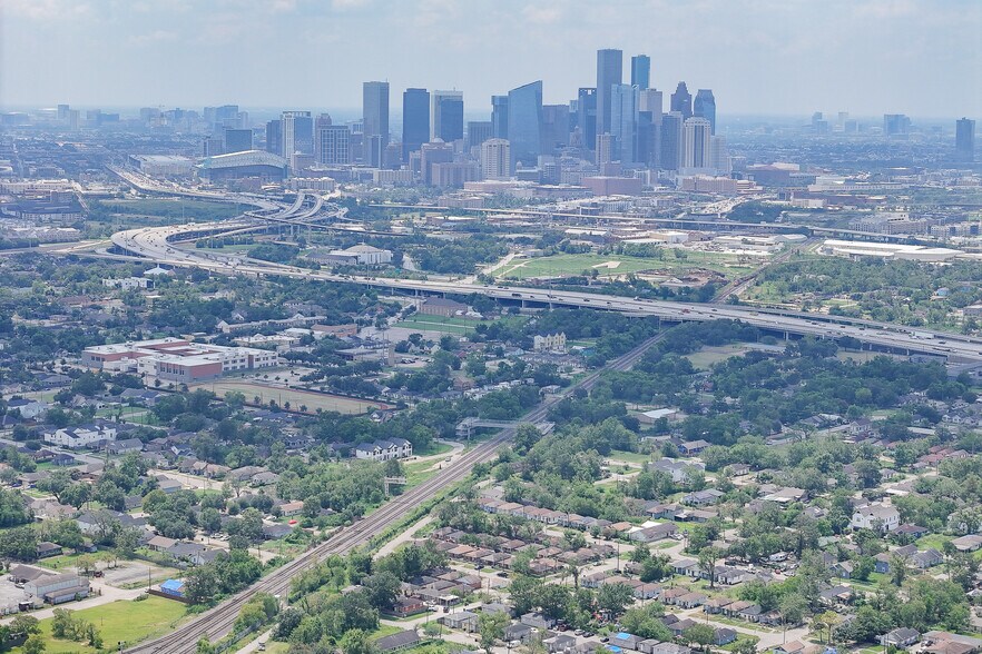 More Photos Of 2101 Hutton St, Houston Apartments For Sale