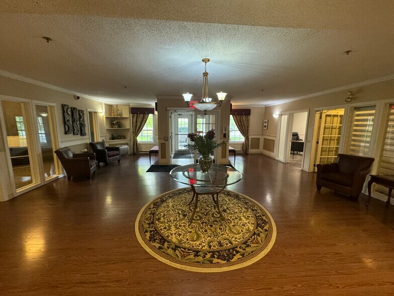 More Photos Of 725 Gibralter St, Norfolk Flex For Sale