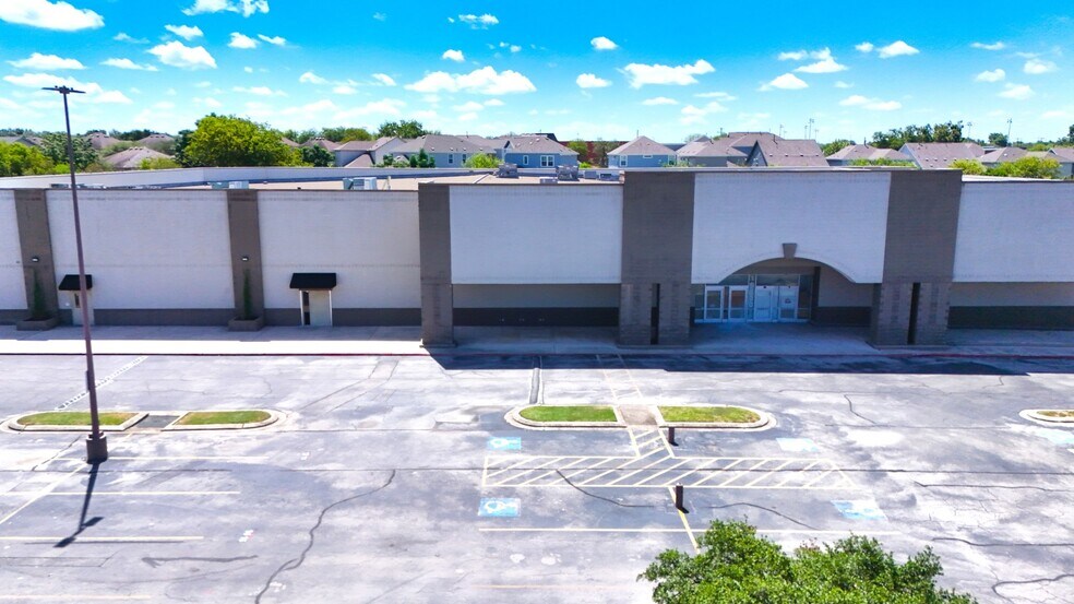 More Photos Of 15130 Nacogdoches Rd, San Antonio Freestanding For Sale