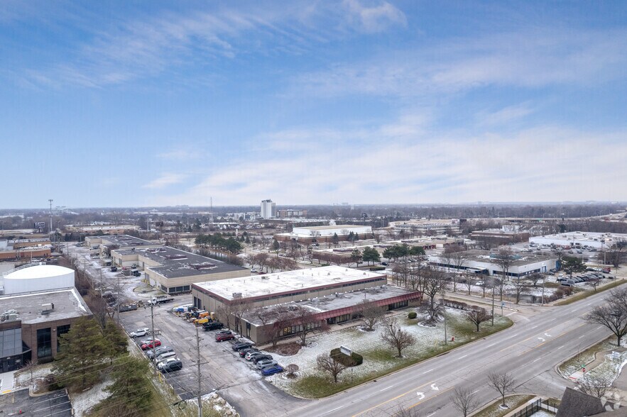 More Photos Of 1500 Hicks Rd, Rolling Meadows Warehouse For Lease