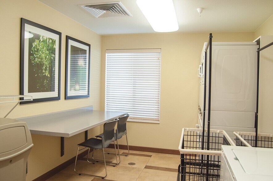 More Photos Of 314 Pavilion Ln, Fort Collins Hotel For Sale