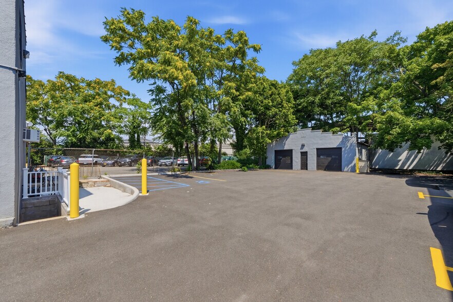 More Photos Of 272 Broadway, Bethpage General Retail For Sale