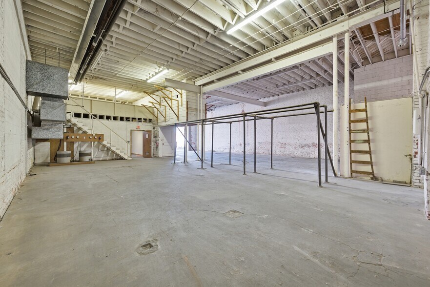 More Photos Of 200 E Main St, Oklahoma City Manufacturing For Sale