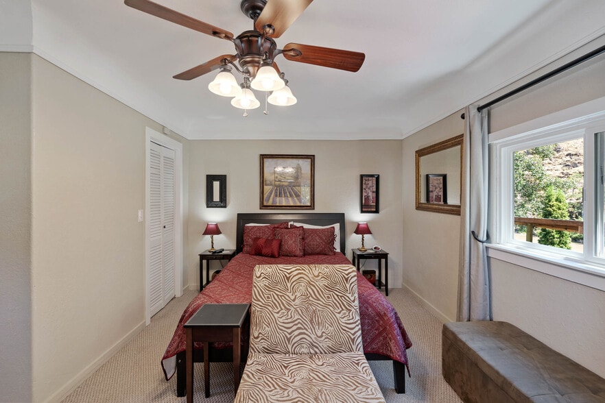 More Photos Of 218 2nd St, Klickitat Hotel For Sale