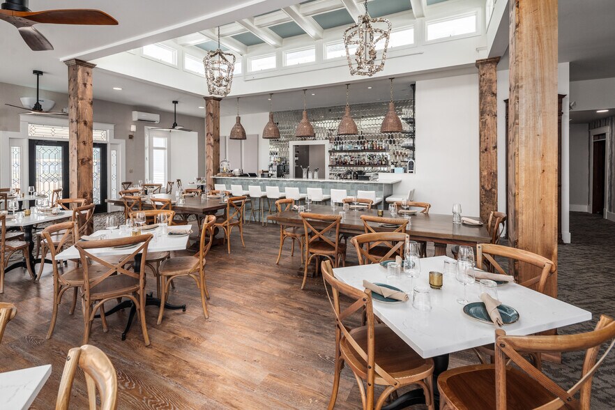 More Photos Of 738 E Main St, Belhaven Hotel For Sale