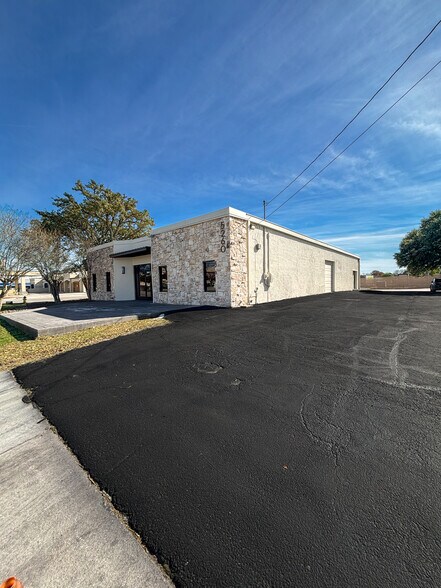 More Photos Of 5260 Rittiman Rd, San Antonio Light Distribution For Sale