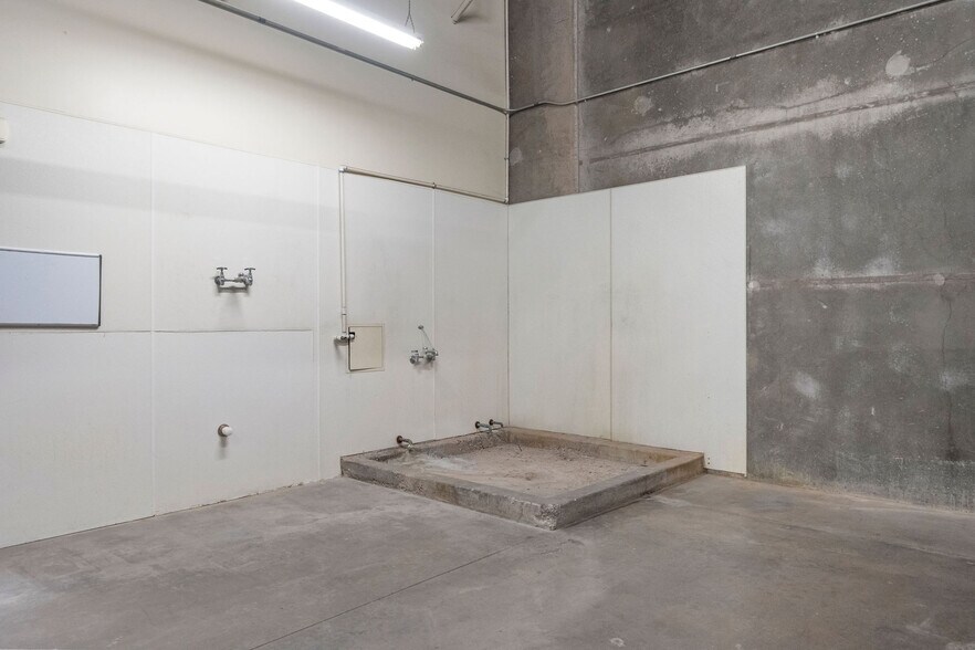 More Photos Of 1105 Aviation Dr, Lake Havasu City Manufacturing For Lease