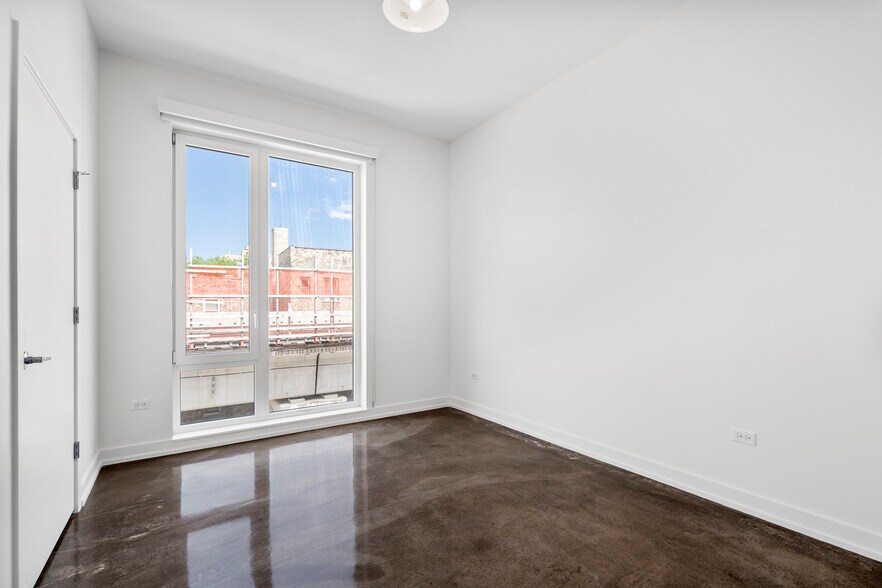 More Photos Of 1135 W Winona St, Chicago Apartments For Lease