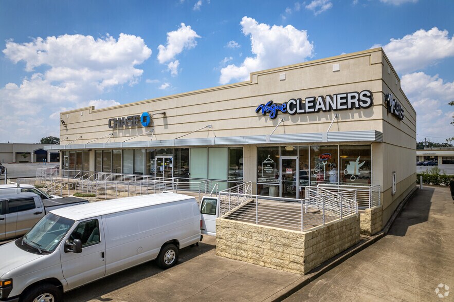More Photos Of 9150 Chimney Rock Rd, Houston General Retail For Sale