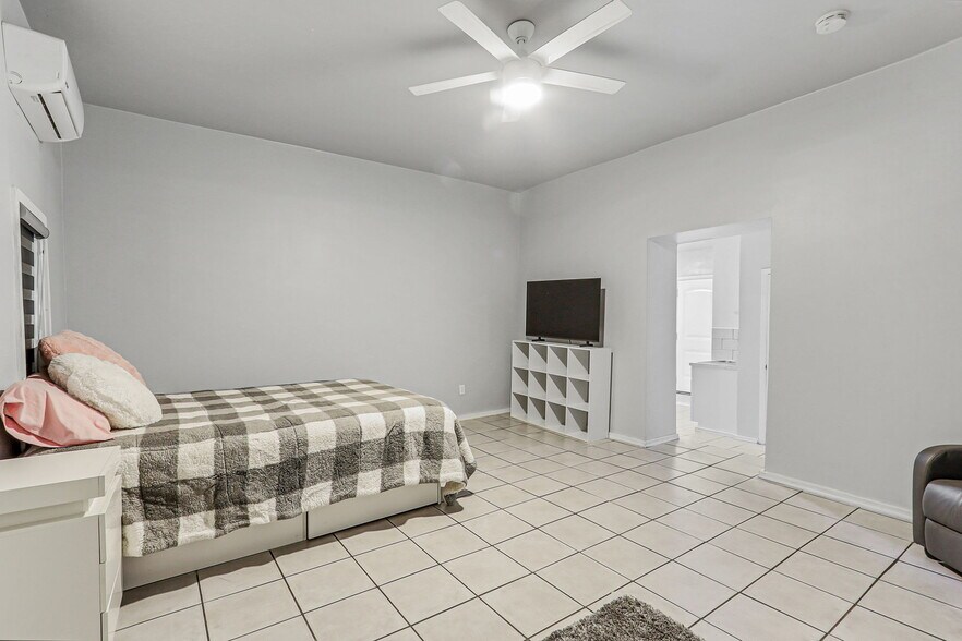 More Photos Of 2222 Bassett Ave, El Paso Storefront Retail Residential For Sale
