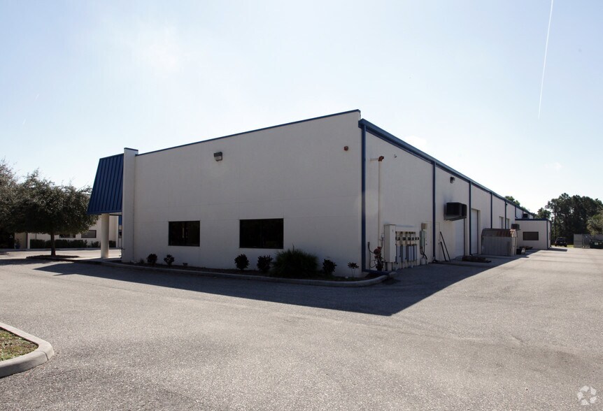 More Photos Of 723 Commerce Dr, Venice Manufacturing For Lease
