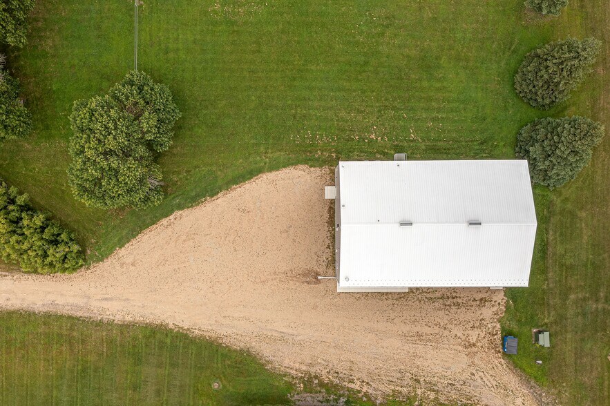 More Photos Of 541 8th E st, Hector Industrial For Sale