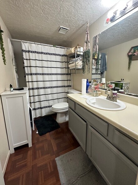 More Photos Of 7120 Cole Creek Dr, Houston Apartments For Sale