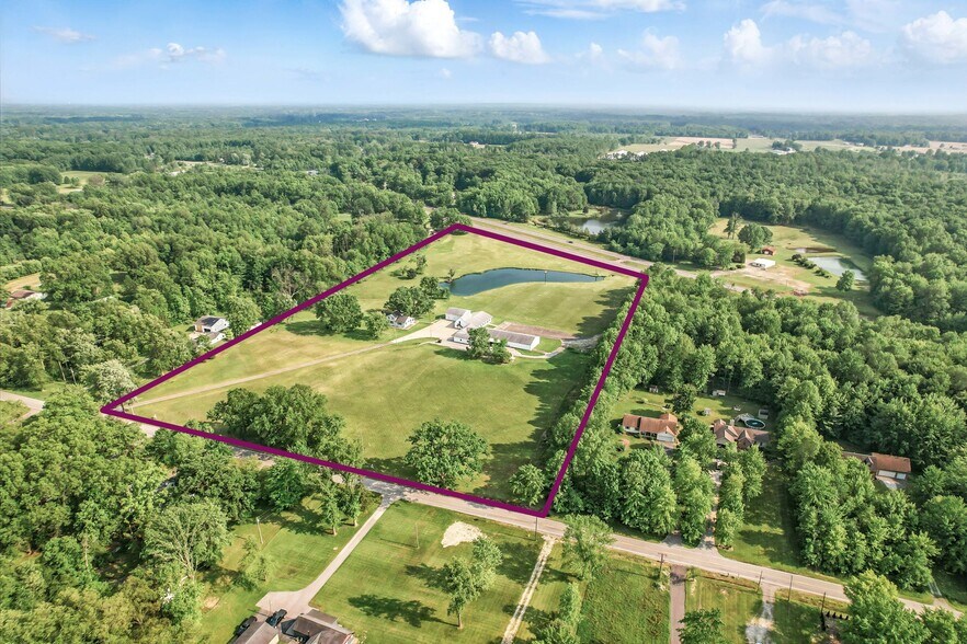 More Photos Of 4085 / 4086 State Route 422, Southington Showroom For Sale