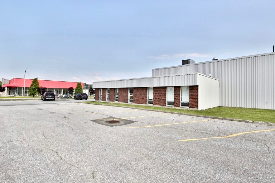 Primary Photo Of 5530 Av Trudeau, Saint-hyacinthe Manufacturing For Lease