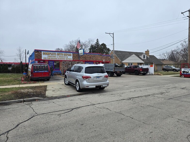 More Photos Of 1580 S Cora St, Des Plaines Warehouse For Sale