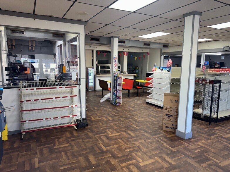 More Photos Of 3304 W 61st St S, Tulsa Convenience Store For Lease