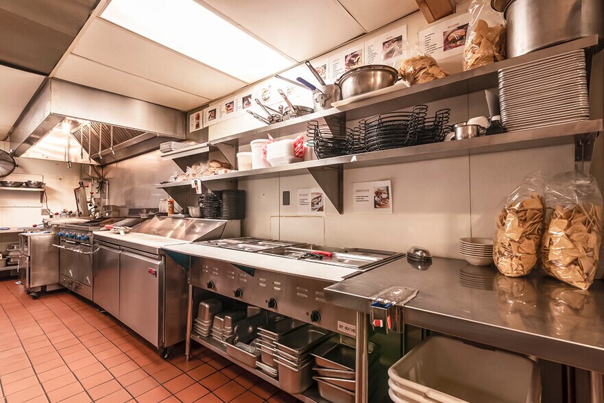 More Photos Of 1607-1609 10th St, Monroe General Retail For Sale