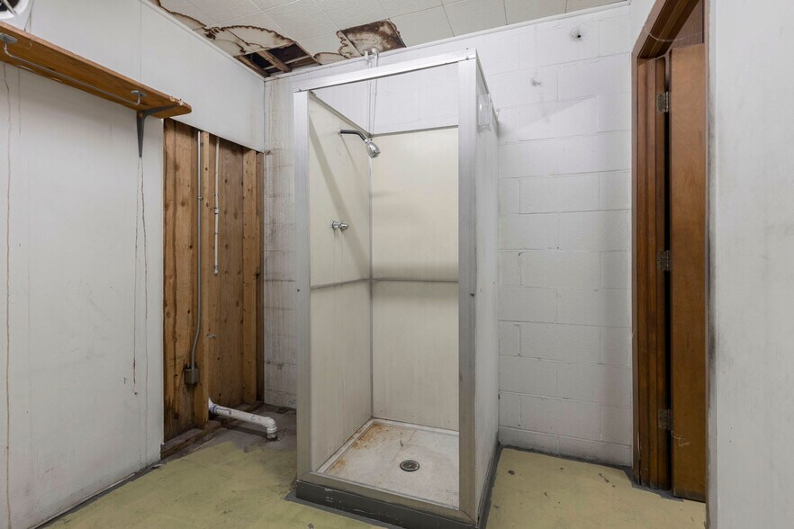 More Photos Of 1311 Bernheim Ln, Louisville Industrial For Sale