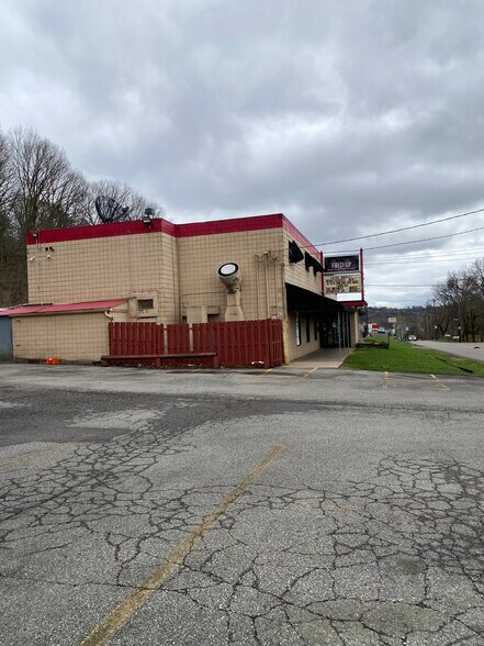 More Photos Of 2749 Noblestown Rd, Pittsburgh Restaurant For Lease