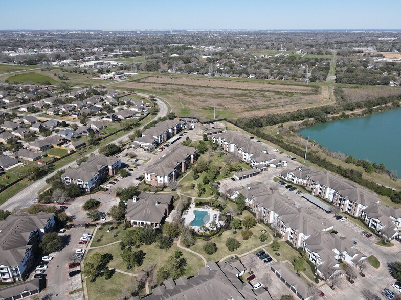 More Photos Of 740 W Walker St, League City Land For Sale