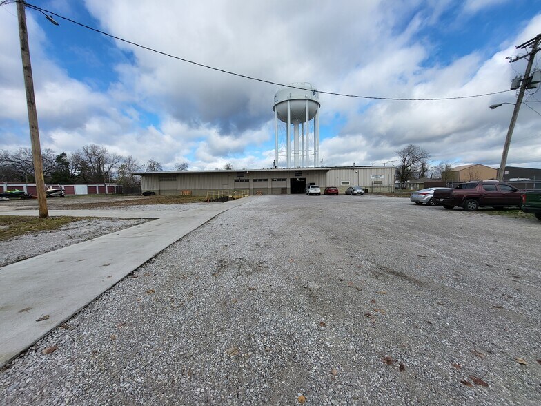More Photos Of 516 Adele Ave, Joplin Distribution For Sale