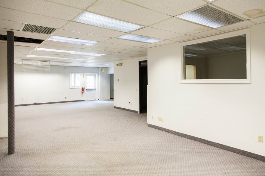 More Photos Of 31 Workshop Rd, South Yarmouth Medical For Lease